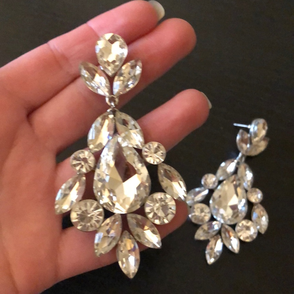 Beautiful Prom/Pageant Earrings - Picture 2 of 3